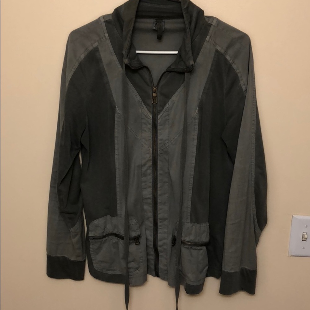 Light weight jacket